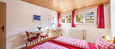 2 多间卧室、熨斗/熨衣板、免费 WiFi、床单