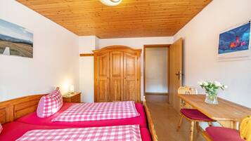 2 Schlafzimmer, Bügeleisen/Bügelbrett, kostenloses WLAN, Bettwäsche