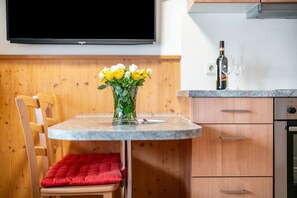 Dining - Apartment 'Dorfblick' with Mountain View, Shared Terrace and Wi-Fi (Todtnau)