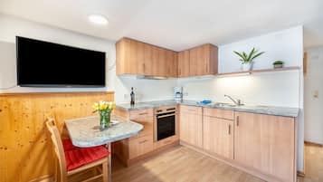 Kühlschrank, Ofen, Herdplatte, Geschirrspüler