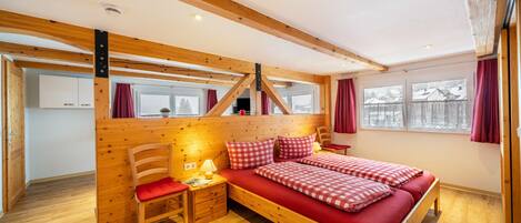 1 多间卧室、熨斗/熨衣板、免费 WiFi、床单