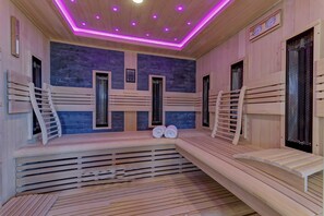 Sauna - 'Luxus-Chalet-Mühlberg' with Mountain View, Private Terrace and Wi-Fi (Eppenschlag)