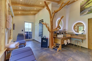 Spa - 'Luxus-Chalet-Mühlberg' with Mountain View, Private Terrace and Wi-Fi (Eppenschlag)