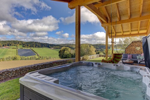 'Luxus-Chalet-Mühlberg' with Mountain View, Private Terrace and Wi-Fi