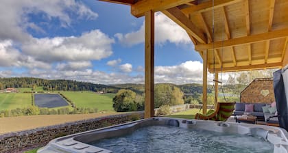 'Luxus-Chalet-Mühlberg' with Mountain View, Private Terrace and Wi-Fi
