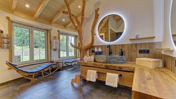 Ducha, secador de pelo, toallas