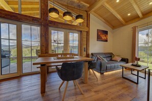 TV, fireplace - 'Luxus-Chalet-Mühlberg' with Mountain View, Private Terrace and Wi-Fi (Eppenschlag)