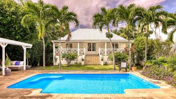 Fachada de la propiedad