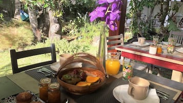 Free daily full breakfast