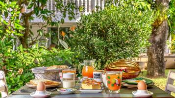 Desayuno completo incluido todos los días