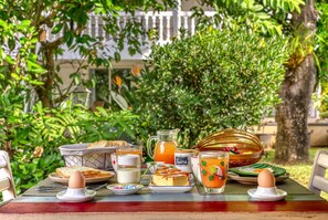 Desayuno completo incluido todos los días 