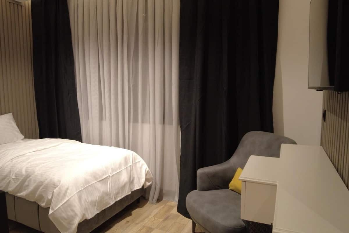Standard Single Room, Mountain View | 1 bedroom, in-room safe, desk, free WiFi