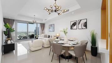 Deluxe Apartment, 2 Bedrooms, Balcony | Dining room