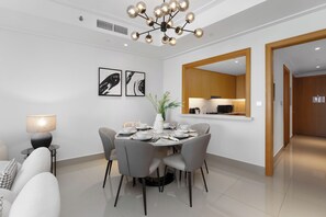 Deluxe Apartment, 2 Bedrooms, Balcony | Dining room