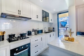 Fridge, microwave, oven, stovetop