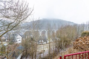 Balcony - Apartment 'Ferienwohnung Viadukt' with Mountain View, Private Terrace and Wi-Fi (Willingen)