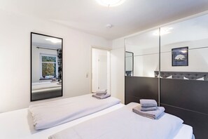 2 makuuhuonetta, silitysrauta/-lauta, ilmainen Wi-Fi, vuodevaatteet