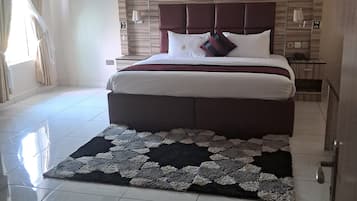 Superior Triple Room, City View | 1 bedroom, free WiFi, bed sheets