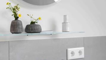 Bruser, hårtørrer, håndklæder