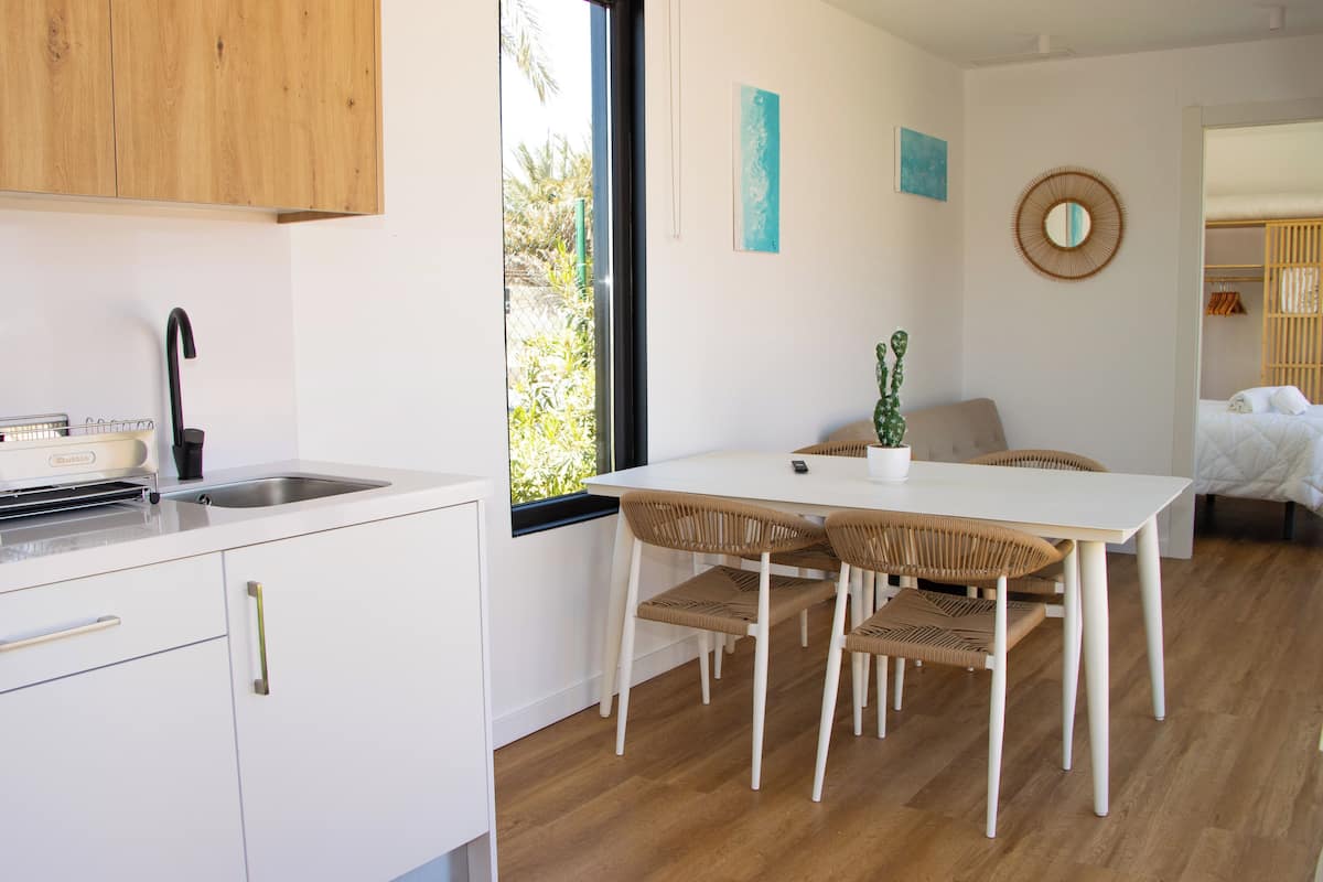 Standaard bungalow | Dineren in de kamer