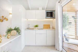 Standard Bungalow | Private kitchen | Full-size fridge, microwave, stovetop, coffee/tea maker