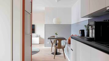 Kühlschrank, Ofen, Herdplatte, Geschirrspüler