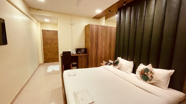 Dobbeltrom – deluxe | Skrivebord, skrivebord for bærbar PC og wi-fi (inkludert)