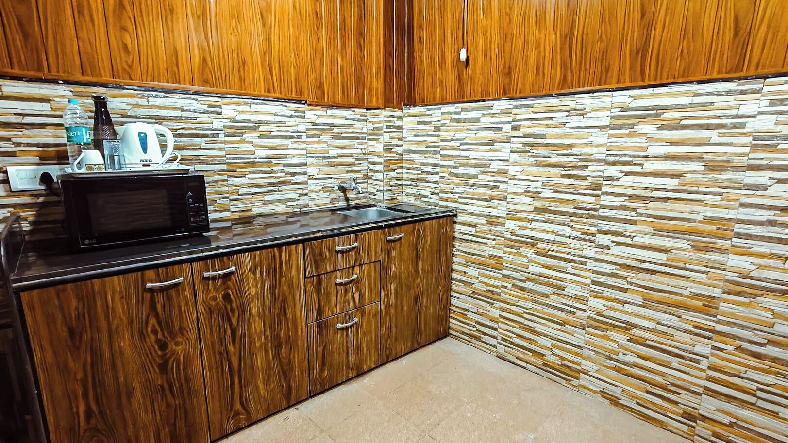 Dobbeltrom – deluxe | Eget kjøkken | Minikjøleskap, mikrobølgeovn, vannkoker og kjøkkenutstyr