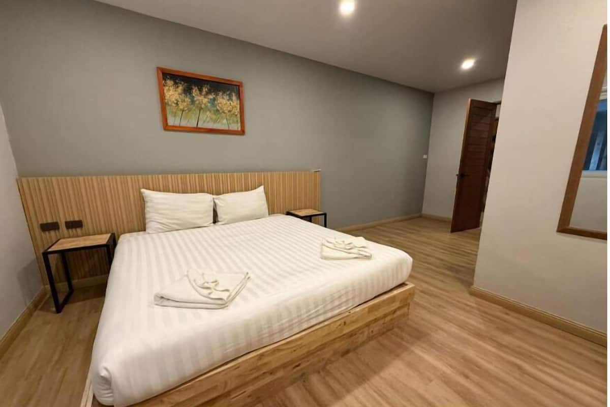 Roba de llit d'alta qualitat i caixa forta a l'habitació