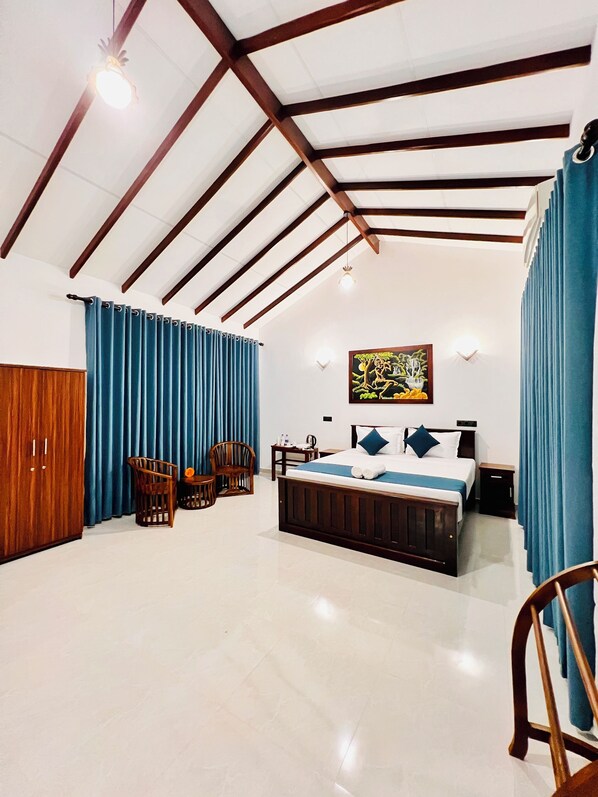 Luxury Apartment, Balcony, Beach View