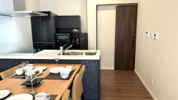 Hus – basic, ikke-røyk, hageutsikt (Kaede Open Air-Bath with BBQ 5 ppl) | Eget kjøkken | Kjøleskap, mikrobølgeovn, kokeplater og riskoker