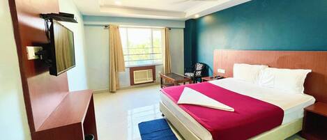 Escritorio y espacio para trabajar con un portátil