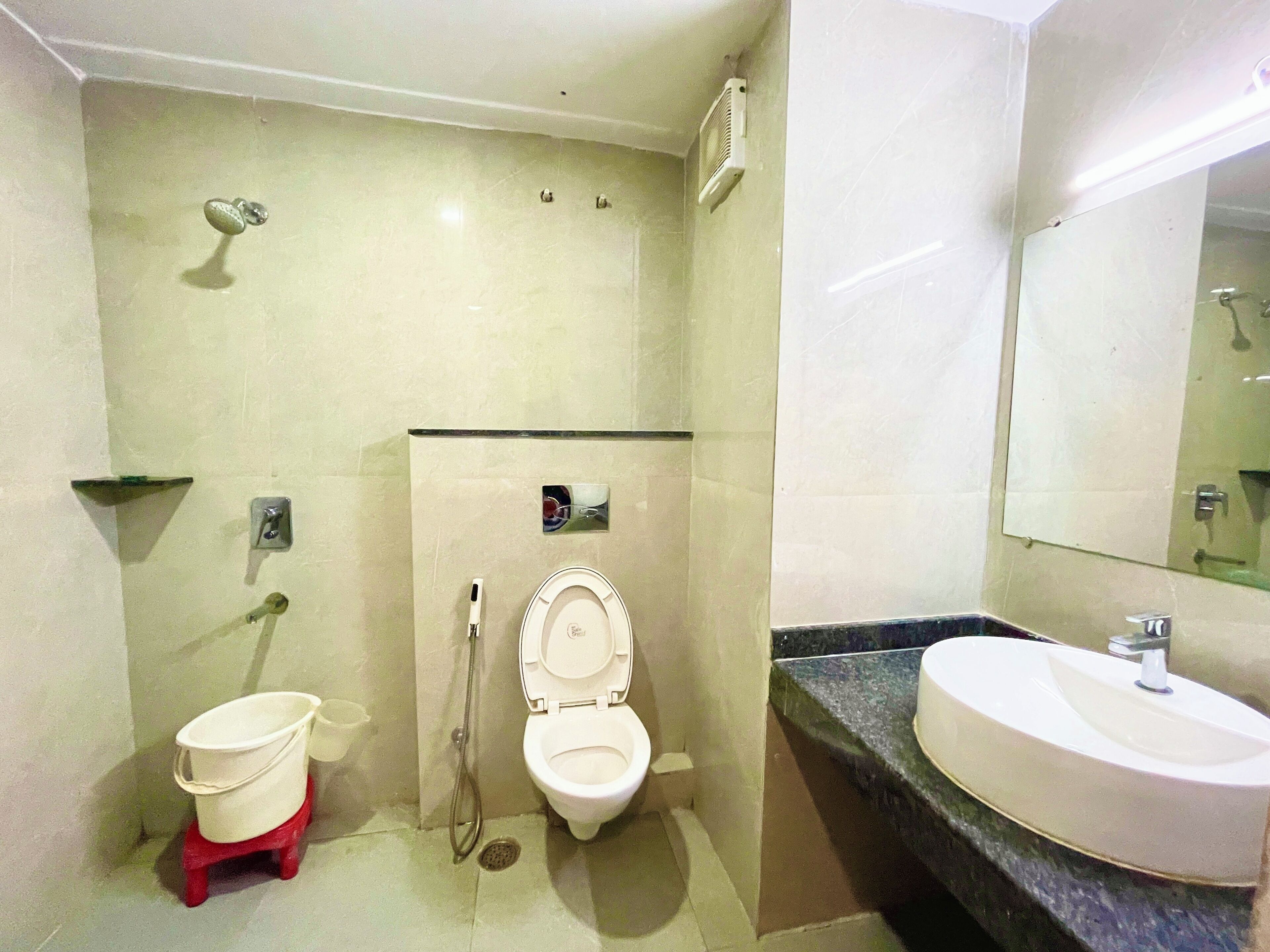 A bathroom with a toilet, bidet, and sink.