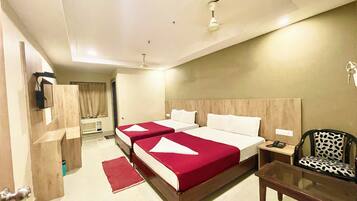 Desk, laptop workspace, soundproofing, free WiFi