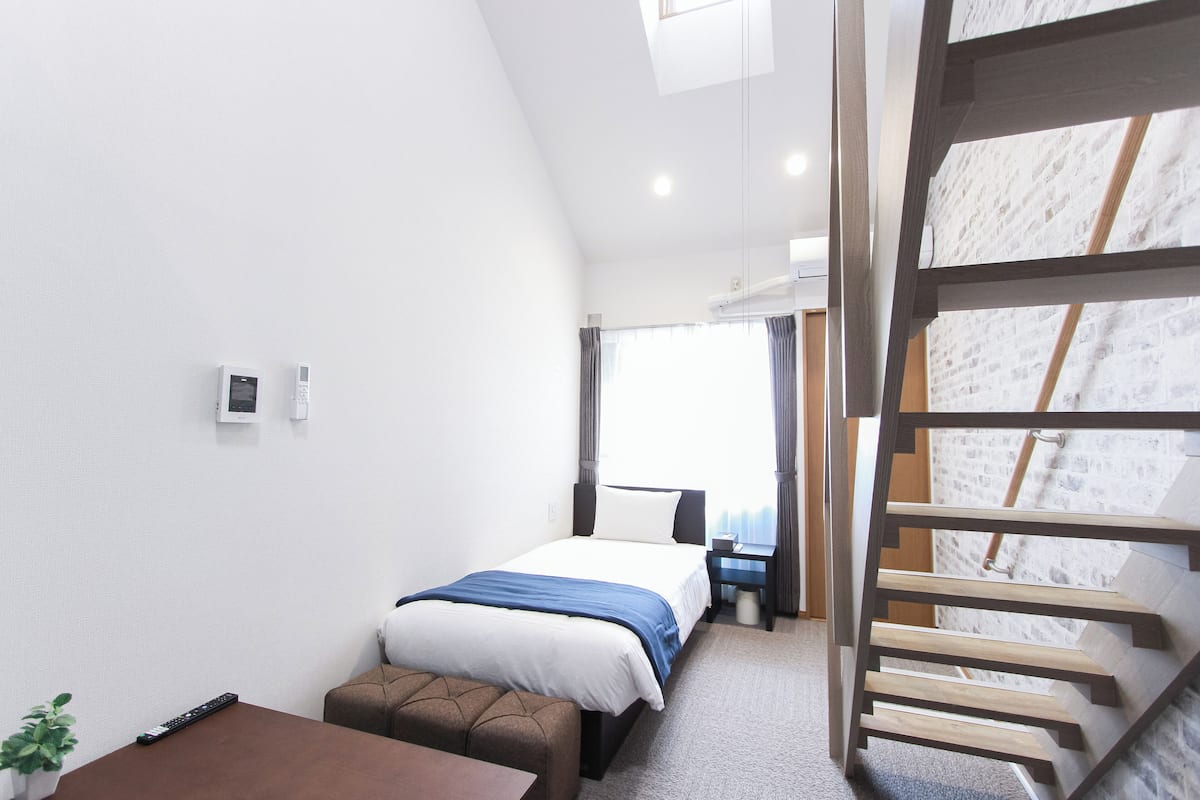 Superior Single Room | Free WiFi, bed sheets