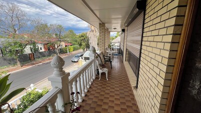 Croydon. Beautiful top floor apartment. 200sqm