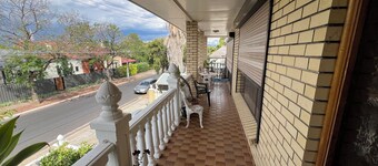 Croydon. Beautiful top floor apartment. 200sqm