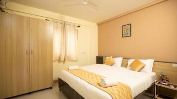 Escritorio, espacio para trabajar con laptop y wifi gratis