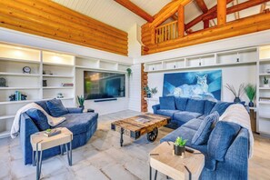 Smart TV, fireplace, books, stereo - Japatul House-Log Mansion w Pool, HotTub, Disc Golf-Check Google 5 Star Reviews! (San Diego County)