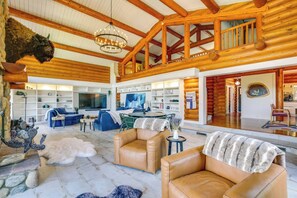 Smart TV, fireplace, books, stereo - Japatul House-Log Mansion w Pool, HotTub, Disc Golf-Check Google 5 Star Reviews! (San Diego County)