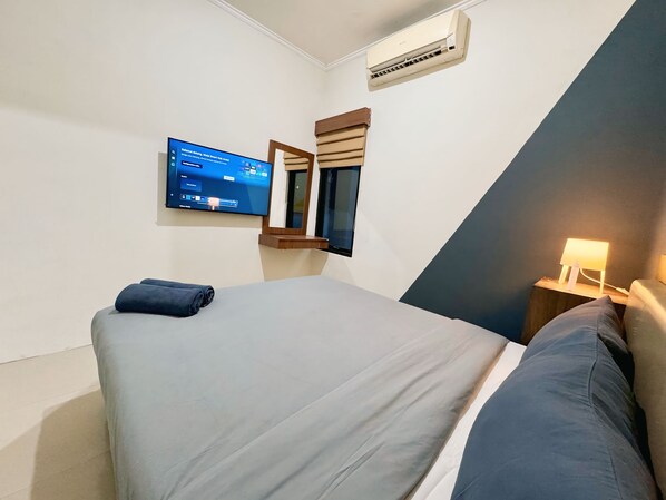 Standard Double Room | Laptop workspace, free WiFi - Stay 'd Pondok Indah (Jakarta)