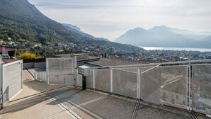 Property grounds - Cosy studio of 57 sqm with lake view, sleeping up to 4 people, on the third floor down of a building with lift and free allocated parking space.The property is located in a residential area of Mandello del Lario, on the eastern shore of the Lecco branch  (Mandello del Lario)