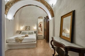 4 bedrooms, desk, iron/ironing board, free WiFi