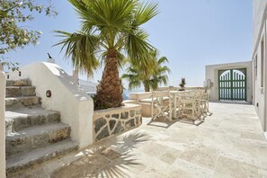 Outdoor dining - Villa Murat Santorini - Amazing Caldera View 12 persons with Private Pool Villa (Thira)