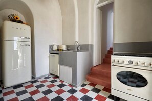 Kühlschrank, Ofen, Herdplatte, Geschirrspüler
