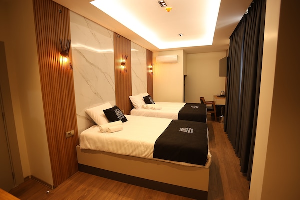 Quarto triplo família | Roupas de cama premium, frigobar, cofres nos quartos