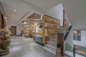 Lobby sitting area - Lijiang Xisu Garden (Lijiang)