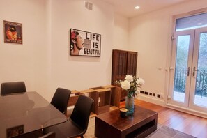 House | 2 bedrooms - Elegant 2-bed Victorian Flat (London)