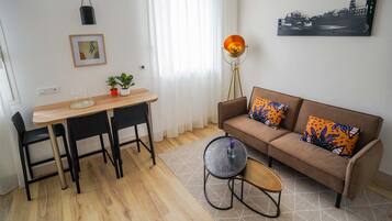 Deluxe Apartment | Living area | Flat-screen TV
