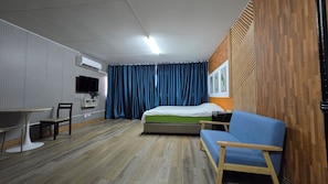 Standard Room | Desk, laptop workspace, bed sheets - IMPACT Muang Thong Thani,daily rental room, Muang Thong Popular Condo C5 (Pak Kret)